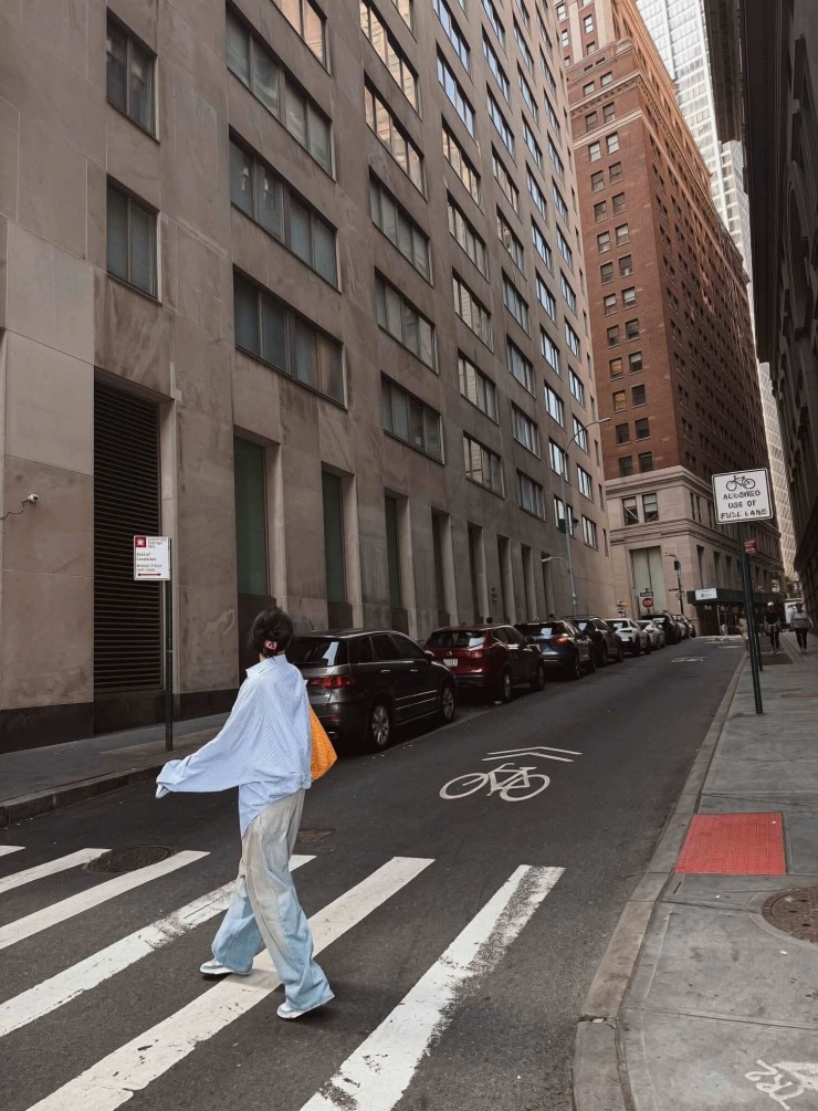 Hoa hậu Hương Giang gây chú ý trên đường phố New York - 4