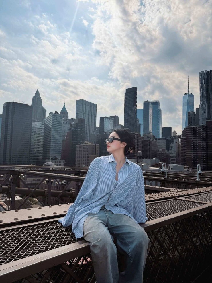 Hoa hậu Hương Giang gây chú ý trên đường phố New York - 6