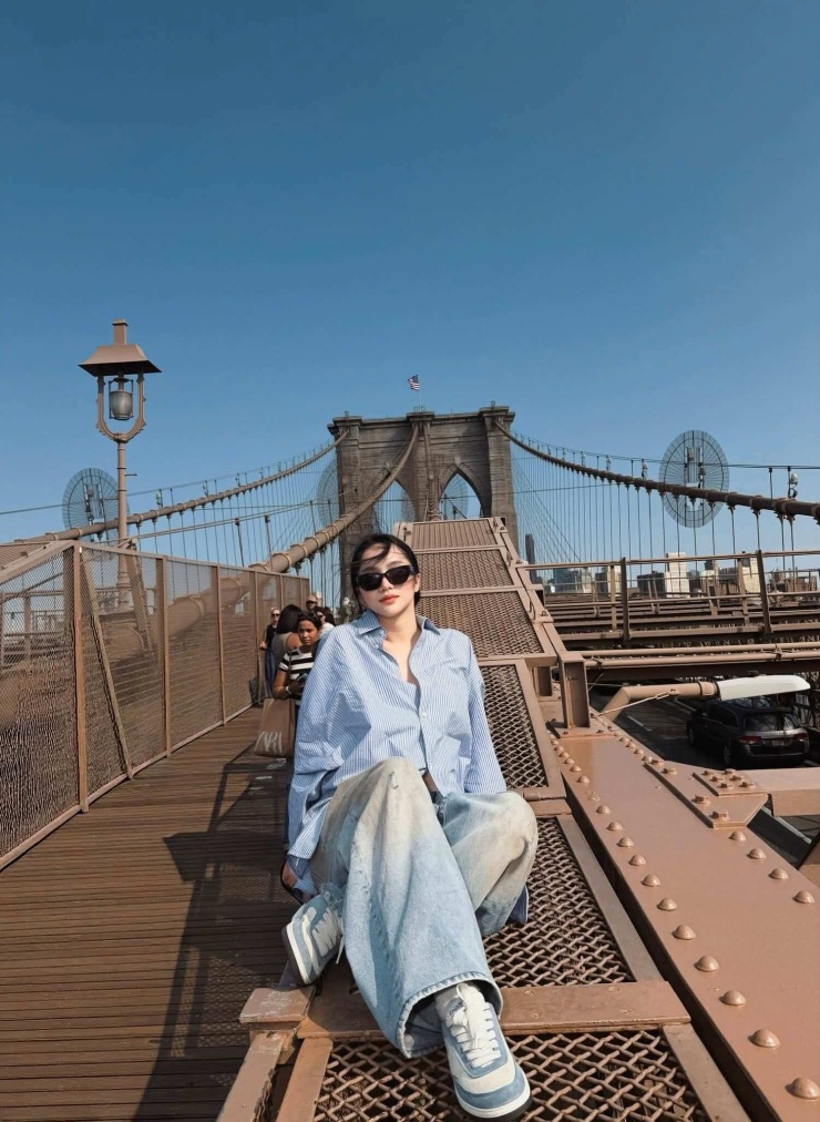 Hoa hậu Hương Giang gây chú ý trên đường phố New York - 7