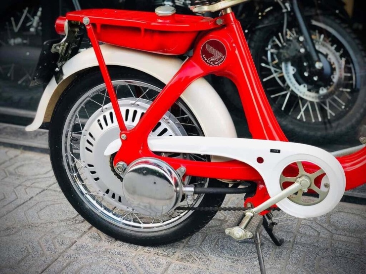 Xe máy cổ Honda P25 1965 tốc độ tối đa 40 km/h, giá đắt ngang Air Blade đời mới - 3