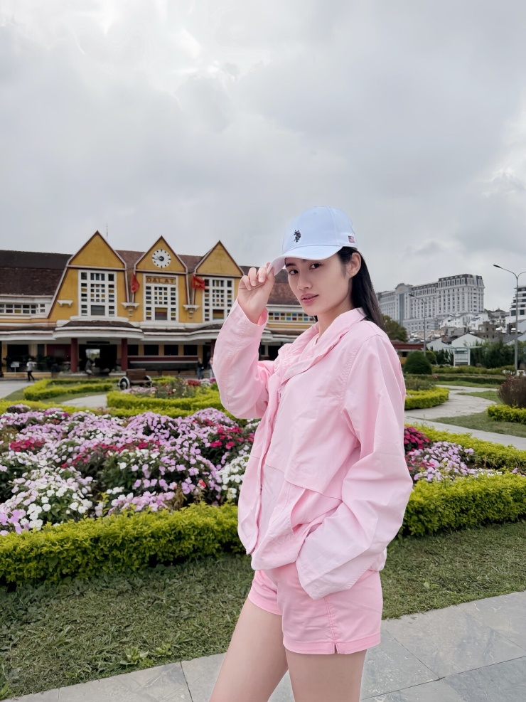 Ảnh sao 14/7: Thùy Lâm được khen 'như sinh viên' ở tuổi 39 - 9