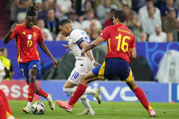 Rodri và các đồng đội đương đầu với Mbappe ở EURO 2024