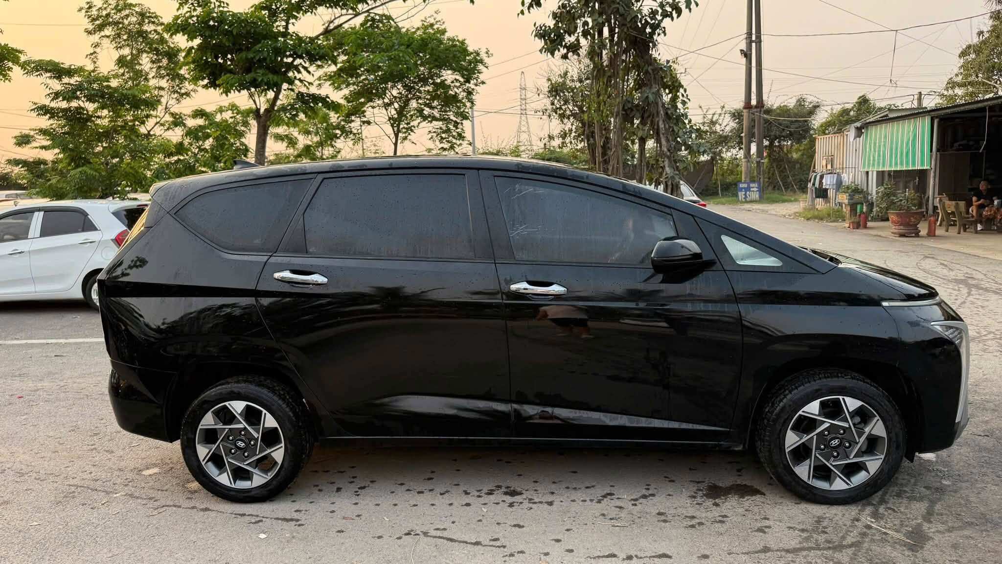 Hyundai Stargazer cũ trở thành phương án đáng để cân nhắc.