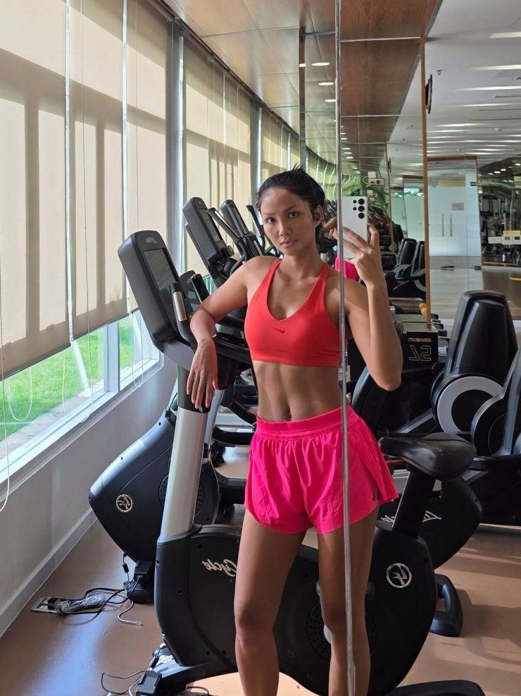 Ảnh sao 16/7: Phương Oanh sành điệu xuống phố - 6