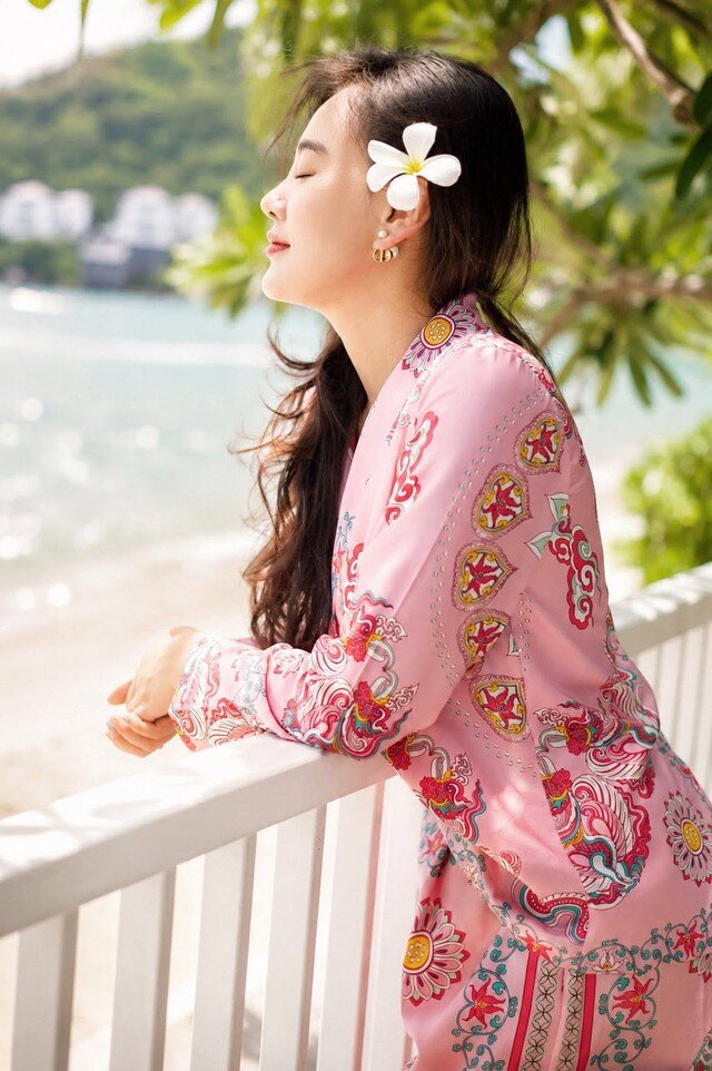 Clip Phương Oanh để mặt mộc, tự makeup 'biến hình' thành quý cô xinh đẹp, tươi tắn - 5