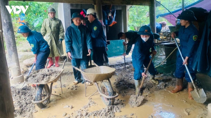 Đất đá vùi kín hàng trăm mét mặt đường sau lũ ống ở Minh Lương, Lào Cai - 2