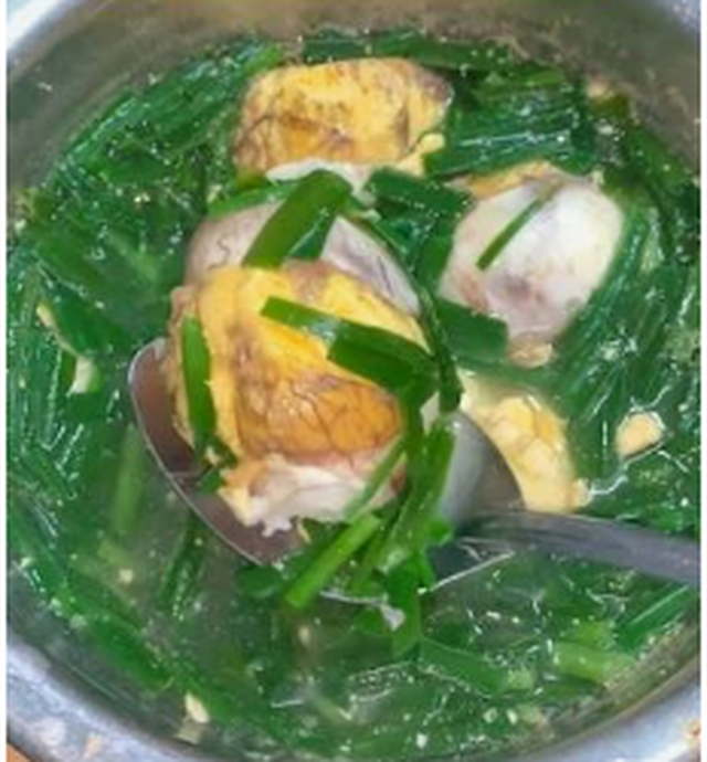 Thành phẩm trứng vịt lộn nấu lá hẹ thơm ngon bổ dưỡng. Ảnh CG