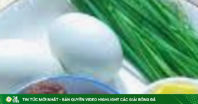 30 ngàn và bí mật để có món canh trứng vịt lộn nấu lá hẹ thơm ngon, ông ăn bà khen