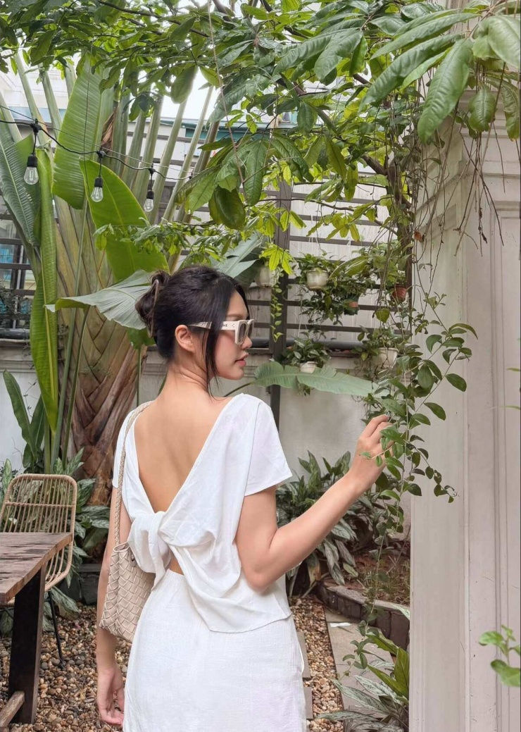Ảnh sao 17/7: Ngân Hòa tươi tắn sau một năm điều trị suy thận - 6