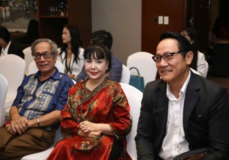Đôi vợ chồng nghệ sĩ tích cực tham gia các hoạt động điện ảnh, sân khấu. 