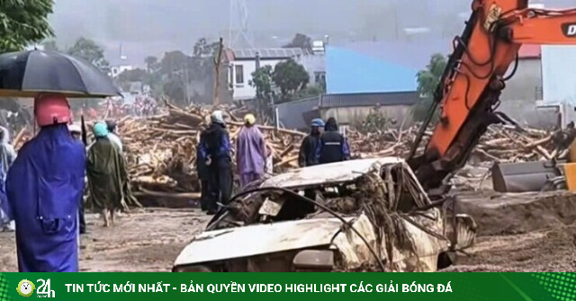 Cảnh tượng tan hoang ở Sơn La, Lai Châu: Ô tô bị vò nát giữa dòng lũ cuồn cuộn