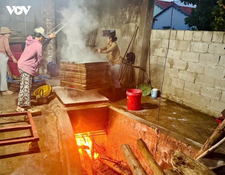 Ghé thăm những lò cá là trải nghiệm độc đáo tại Làng Lò