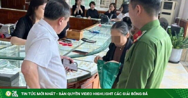 Cụ bà 70 tuổi đi bán 19 chỉ vàng vì tin lời 'công an'