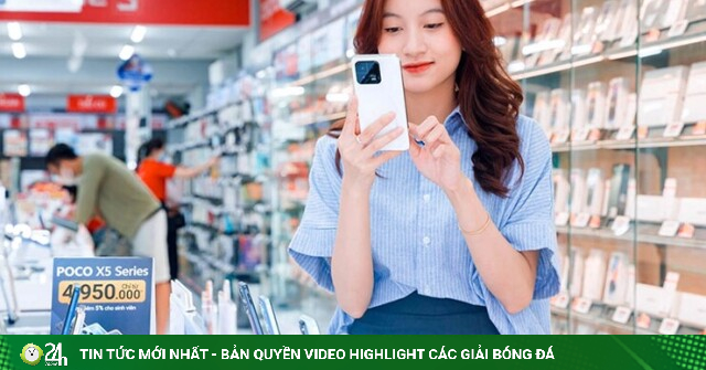 Mua điện thoại mới: Khi nào nên đặt online, khi nào nên đến cửa hàng?