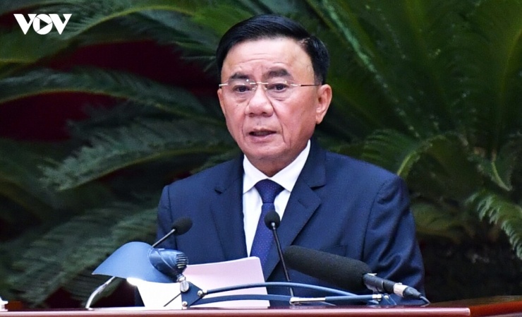 Ủy viên Bộ Chính trị, Thường trực Ban Bí thư Trần Cẩm Tú trình bày Chương trình làm việc của Hội nghị lần thứ ba Ban Chấp hành Trung ương Đảng khoá XIV