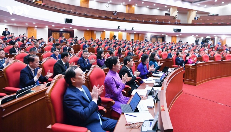Các đại biểu dự Hội nghị lần thứ ba Ban Chấp hành Trung ương Đảng khoá XIV