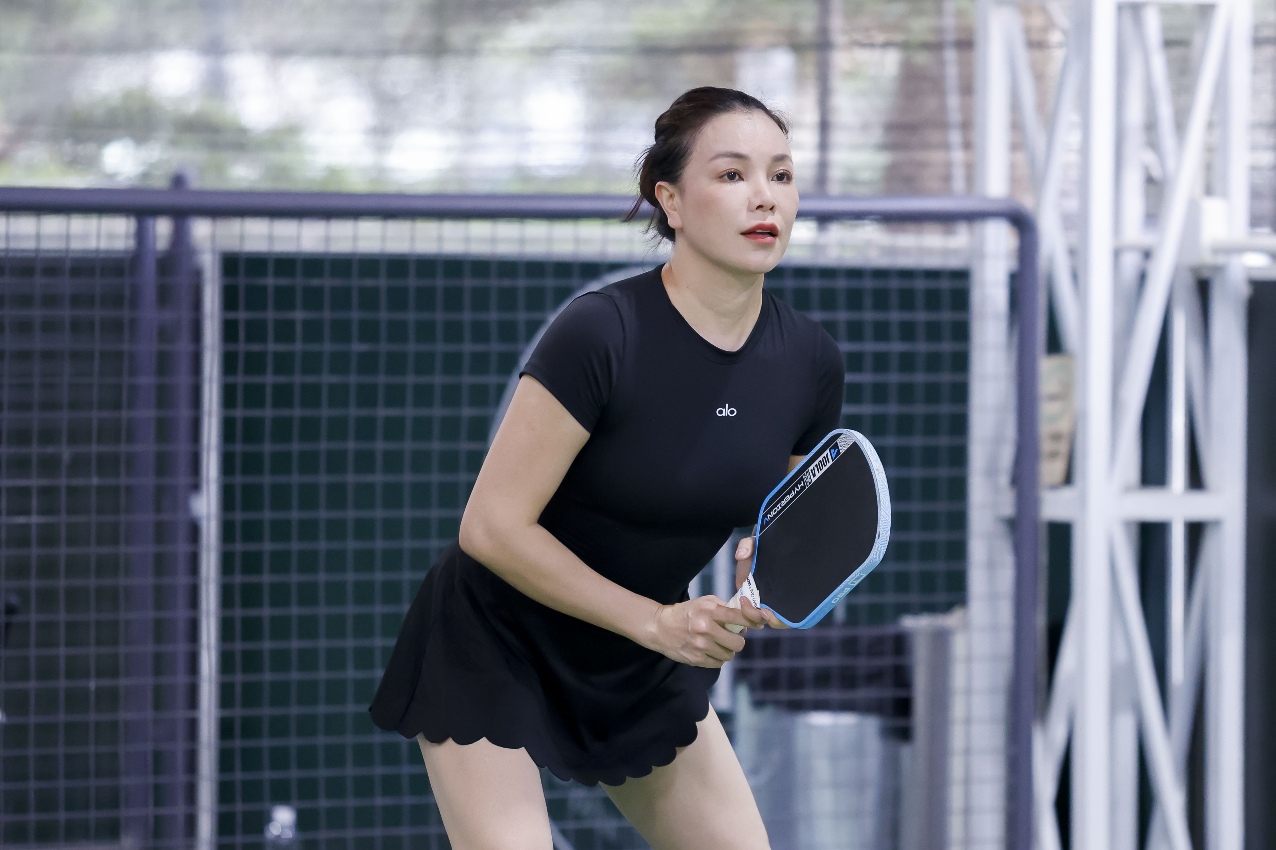 Người đẹp Trà Ngọc Hằng vén váy thi đấu, dàn hot girl khuấy đảo giải pickleball có Quang Dương - 7