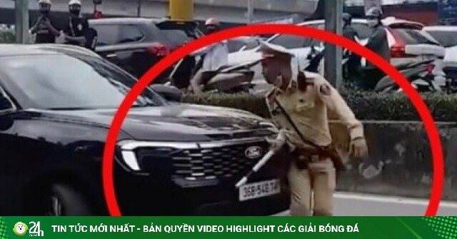 Xôn xao clip ô tô ủi một CSGT rồi tăng ga bỏ chạy trên đường phố Hà Nội