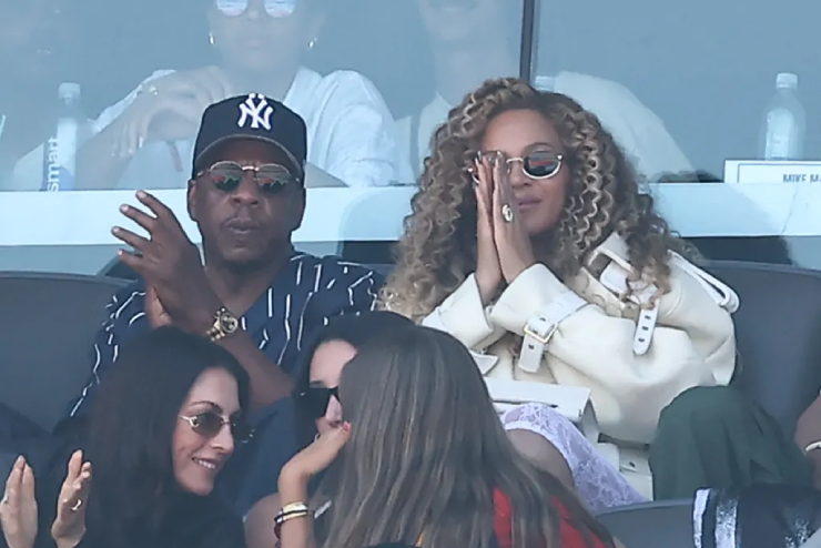 Ông trùm hip hop Jay-Z và nữ ca sĩ Beyoncé, một trong những cặp đôi quyền lực nhất ngành giải trí thế giới.
