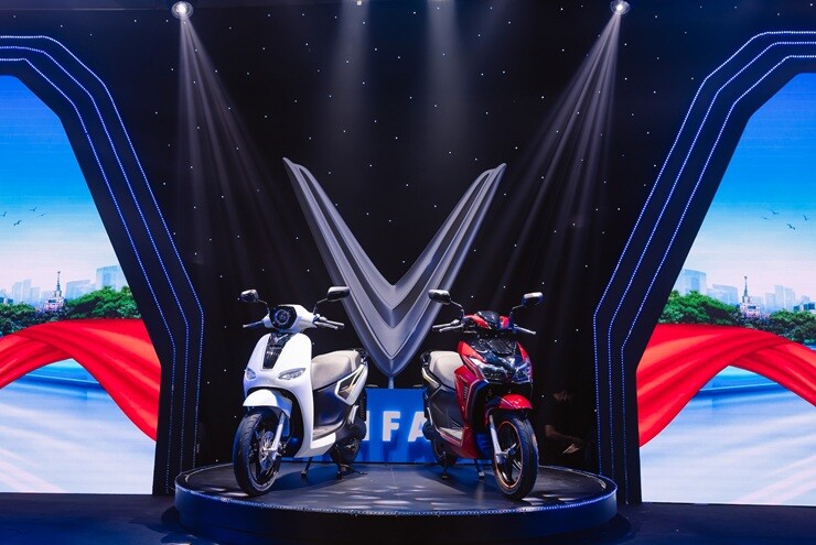 VinFast trình làng bộ đôi xe máy điện Kinet và Kyo, đi tới 160 km/lần sạc - 3