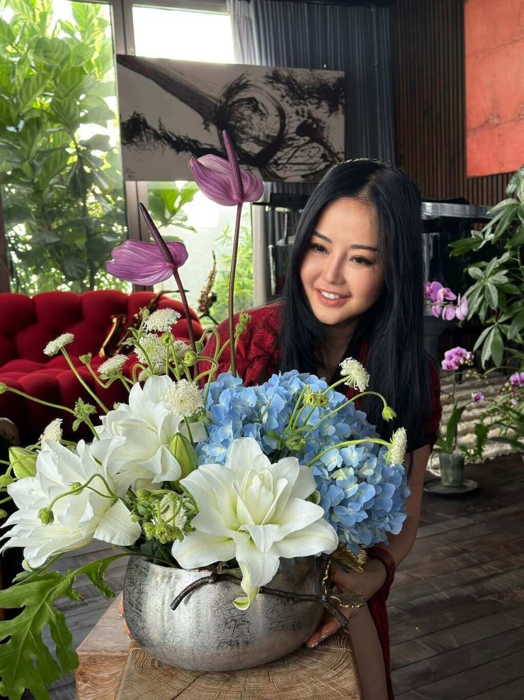 Ảnh sao 21/7: Hồ Ngọc Hà tận hưởng mùa hè lạnh ở Thụy Điển - 4