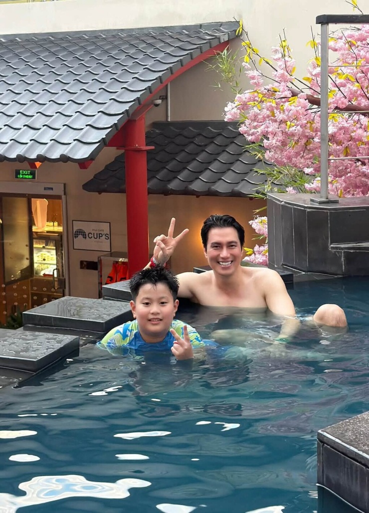 Ảnh sao 21/7: Hồ Ngọc Hà tận hưởng mùa hè lạnh ở Thụy Điển - 9