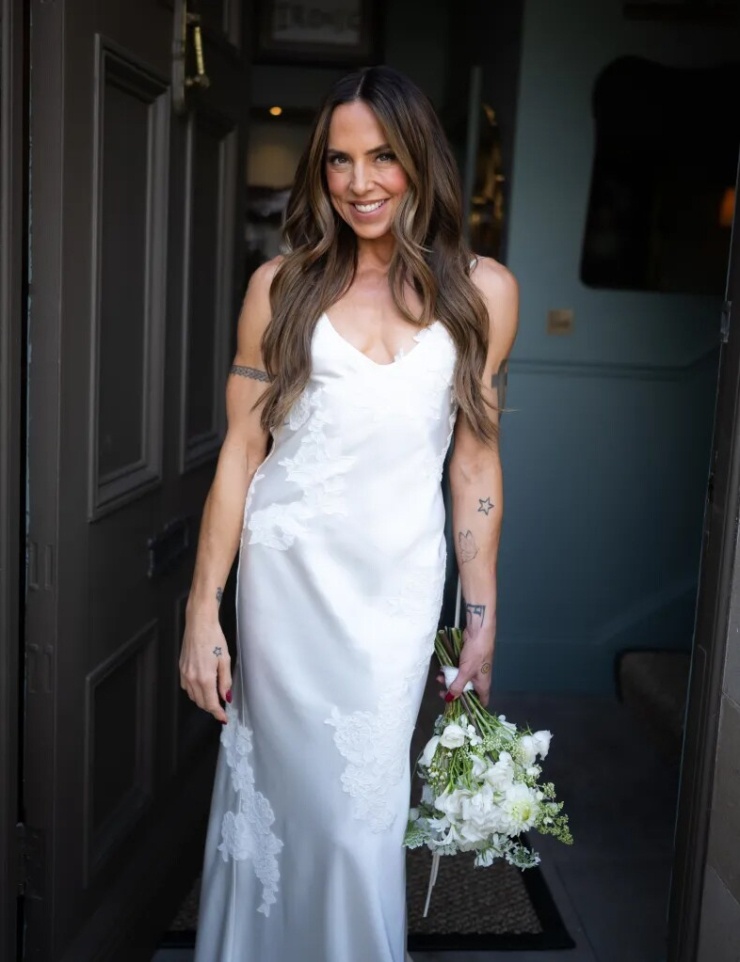 Mel C nhóm Spice Girls khoe ảnh cưới - 6