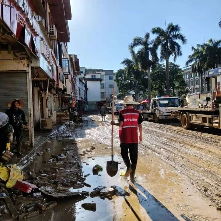Chuyến “du lịch” đặc biệt của nam sinh Trung Quốc sau kỳ thi đại học.