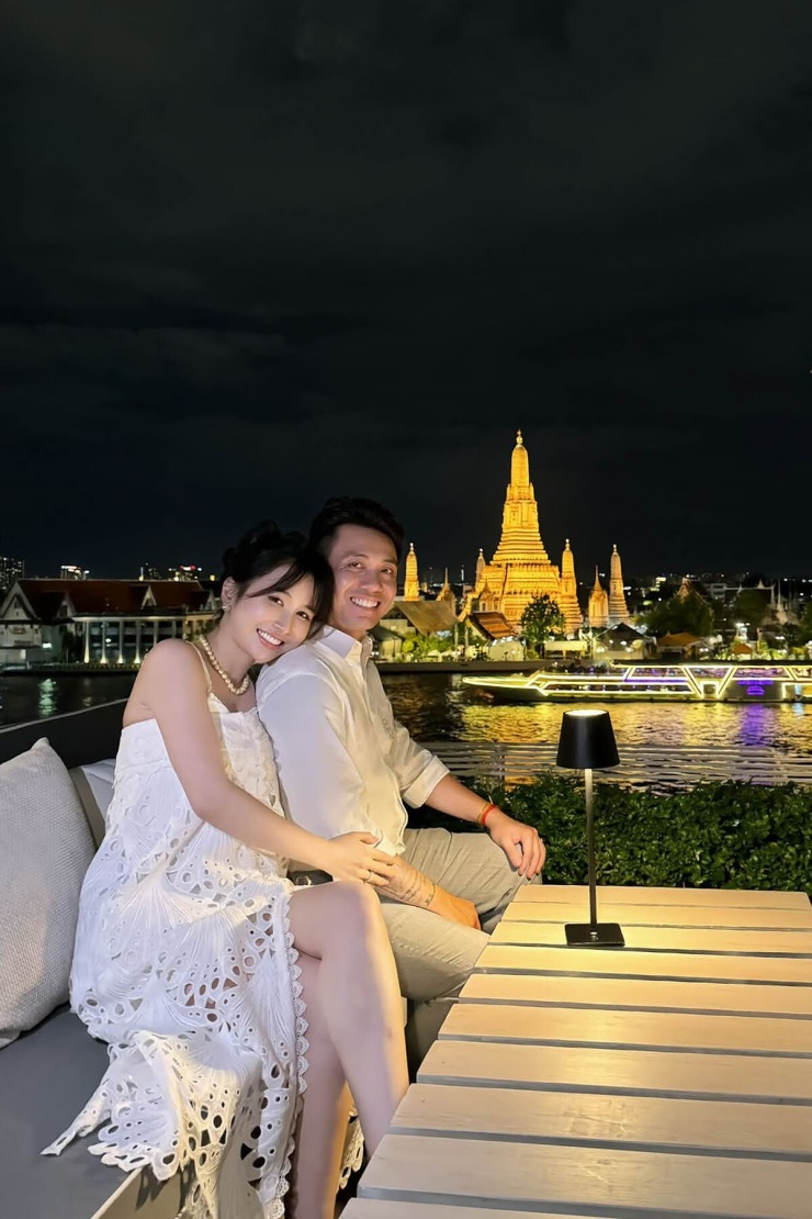 Vợ Minh 'Nhựa' chăm diện đồ giấu bụng giữa tin đồn có bầu lần 3 - 5