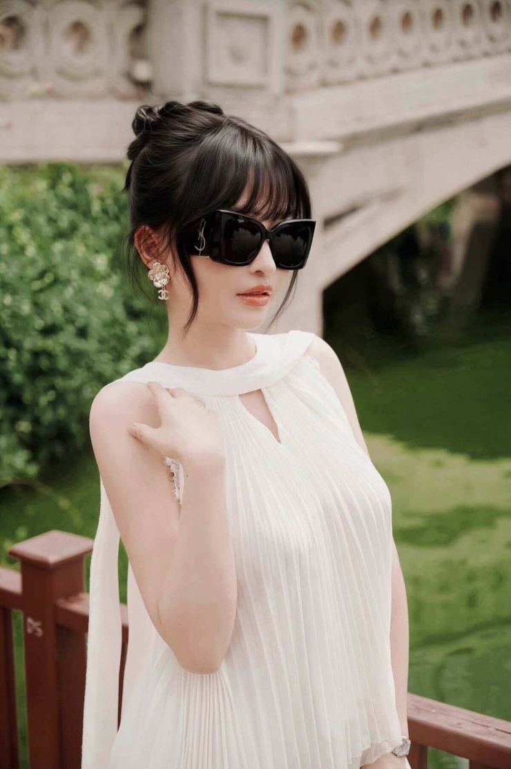 Vợ Minh 'Nhựa' chăm diện đồ giấu bụng giữa tin đồn có bầu lần 3 - 2