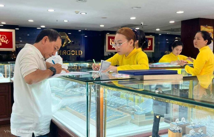 SJC sẽ trả tiền thu mua vàng trong ngày