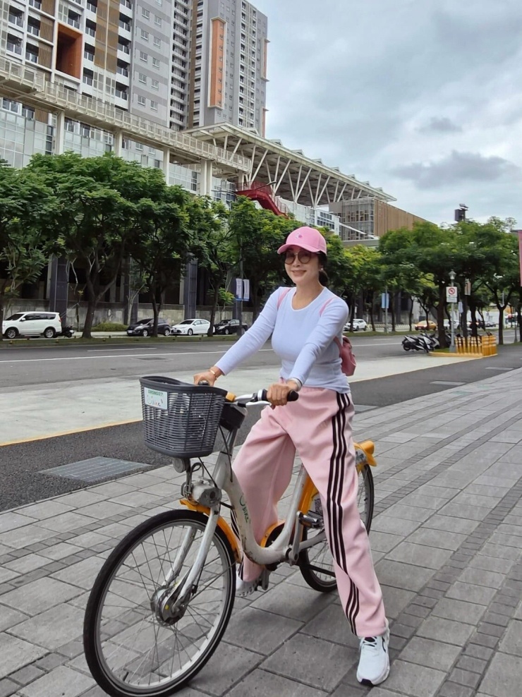 Phong độ tuổi U70 của 'bà dì hot nhất Đài Loan' - 6