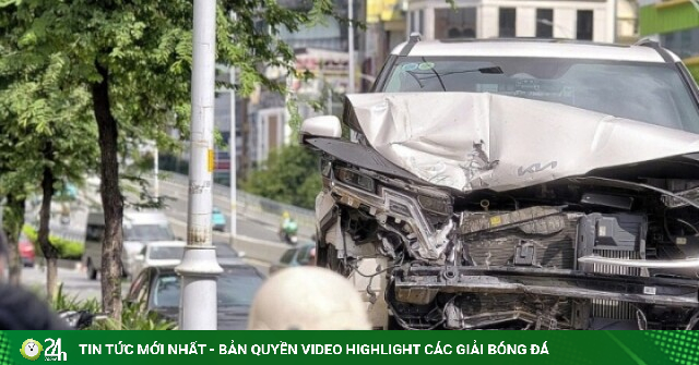 Hai ôtô tông nhau khi đổ dốc cầu Ba Son