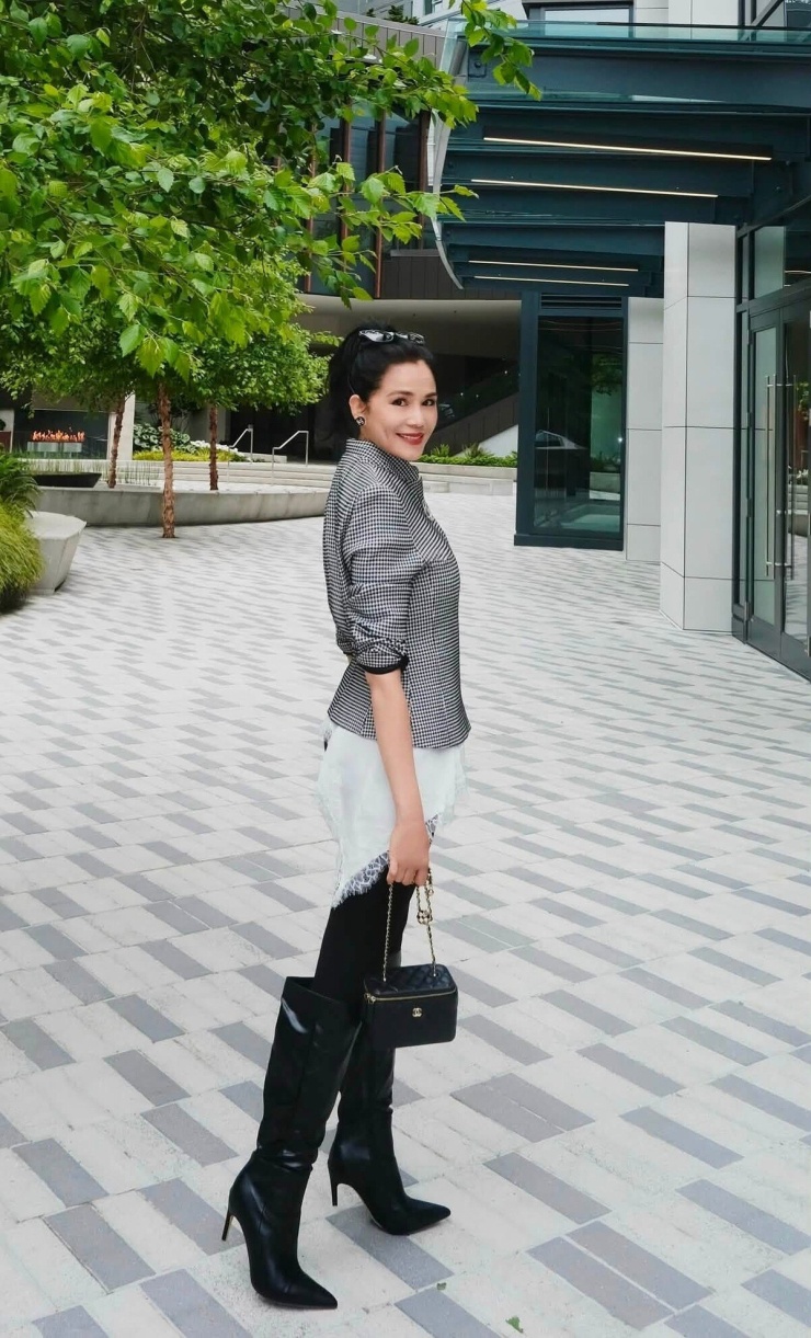 Vợ Quyền Linh phối hàng hiệu gần 1 tỷ đồng dạo phố Mỹ - 4