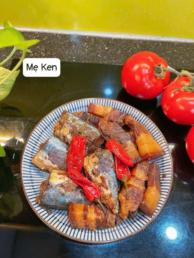 Cá không rán nên kho xong sẽ mềm béo hơn