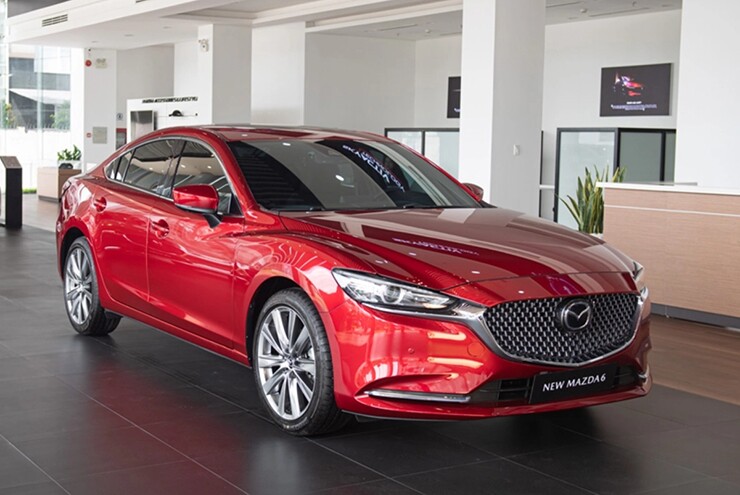 Mazda6 là cái tên đang dẫn đầu phân khúc ì ạch này, sau sự ra đi của Corolla Altis.