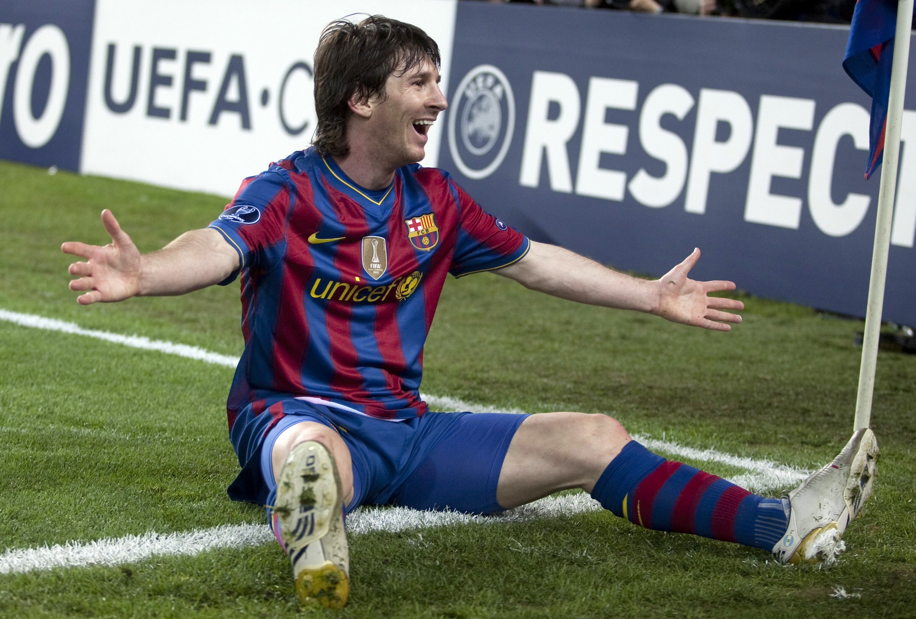 Messi chỉ thực sự trở thành siêu sao khi vào thi đấu ở giữa hàng công
