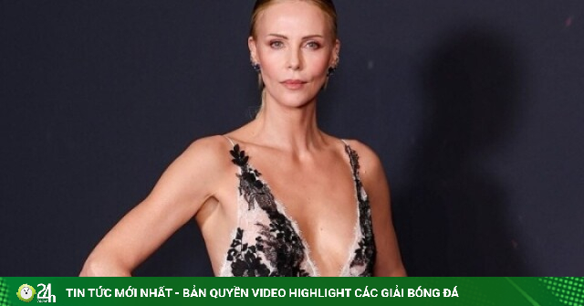Charlize Theron trẻ đẹp ở tuổi 50 nhờ 4 thói quen