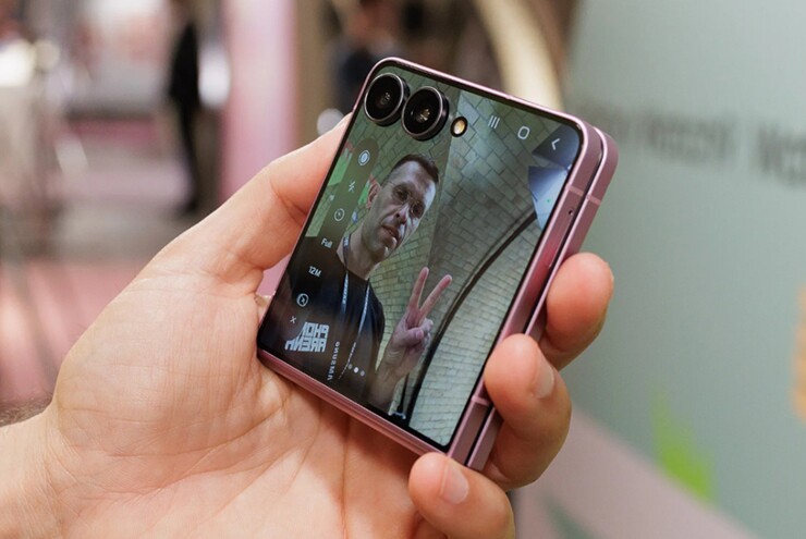 Galaxy Z Flip8 là một trong những mẫu smartphone sử dụng pin silicon-carbon đầu tiên.