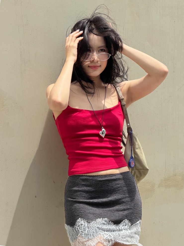 Hoàng Thùy Linh chăm mix đồ chưa đến một triệu đồng dạo phố - 5