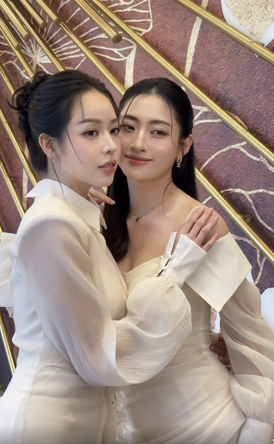 Thanh Thủy 'đọ sắc' với nàng hậu sở hữu đôi chân dài 1m22 - 2