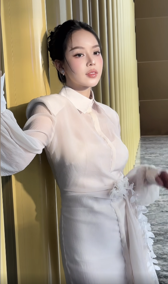 Thanh Thủy 'đọ sắc' với nàng hậu sở hữu đôi chân dài 1m22 - 8