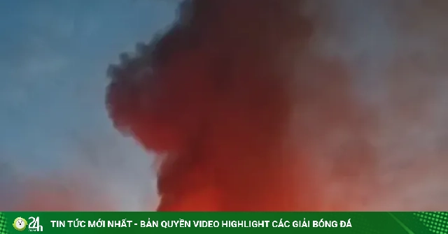 TP NOW: Khói đen kịt cao hàng chục mét ở Triều Khúc