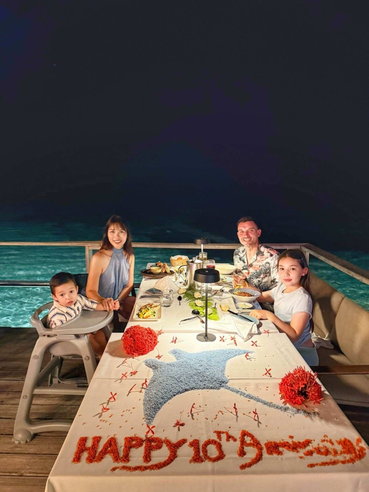 Khoảnh khắc 'tuyệt đối điện ảnh' của gia đình siêu mẫu Hà Anh ở Maldives - 3