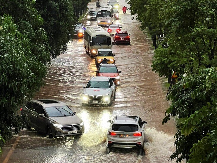 Hệ thống thoát nước Hà Nội đáp ứng đến đâu trước các trận mưa lớn?