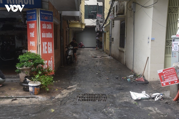 Sau trận mưa Trung tâm Quản lý hạ tầng kỹ thuật Hà Nội đề nghị các chủ đầu tư, gồm Ban Quản lý dự án Đầu tư - Hạ tầng của phường và Ban Quản lý dự án đầu tư xây dựng công trình giao thông thành phố, đẩy nhanh tiến độ thi công các dự án, có biện pháp dẫn dòng, bảo đảm thoát nước khi xảy ra mưa. Trận mưa trưa 27/7 có lượng mưa khoảng 50 mm trong 30 phút (cường độ khoảng 100 mm/giờ), khiến khu vực ngõ 42 Giang Văn Minh thông với ngõ 100 Đội Cấn ngập khoảng 35-40 cm và nước rút chậm.