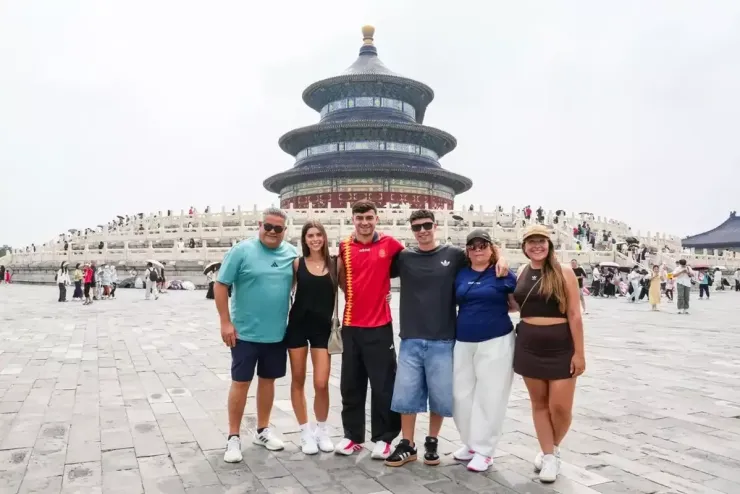 Pedri đi du lịch Trung Quốc sau vô địch World Cup - 3