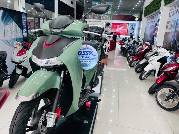 Xe máy xăng đồng loạt giảm giá, xe tay ga cao cấp hạ sâu đến 15 triệu đồng - 4