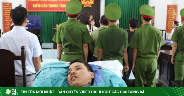 Nạn nhân vụ 'bị đánh đến thân tàn ma dại’ ở Đắk Lắk nằm trên cáng dự toà
