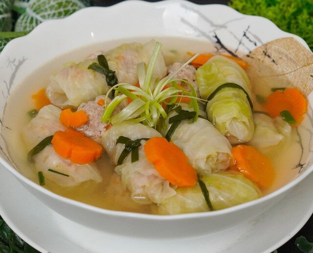 Canh bắp cải cuộn thịt băm dễ làm mà ngon miệng